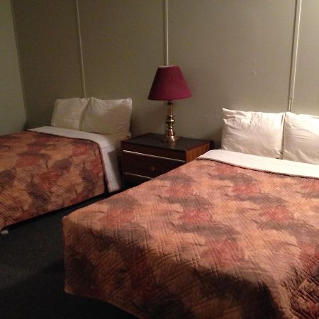 Macklin Motor Inn Екстер'єр фото