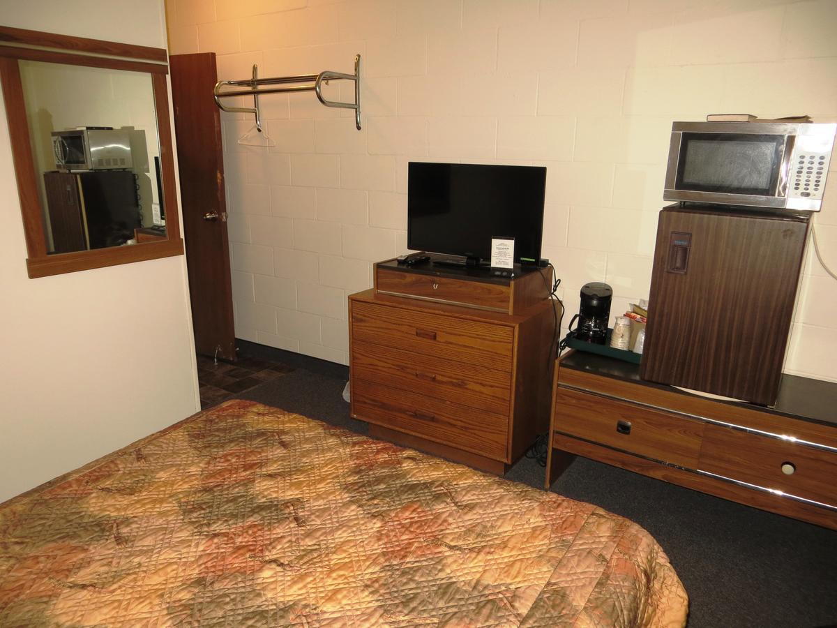 Macklin Motor Inn Екстер'єр фото