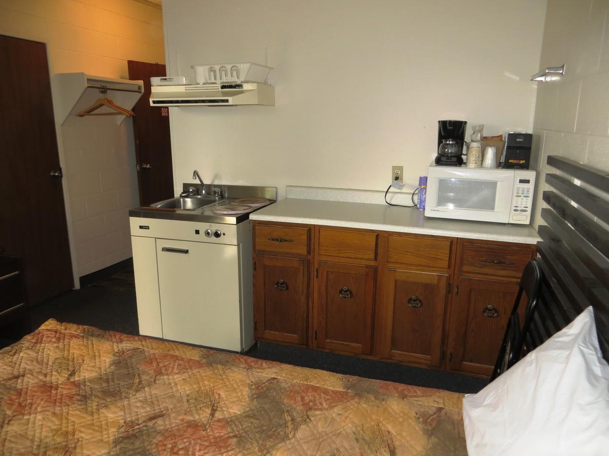 Macklin Motor Inn Екстер'єр фото