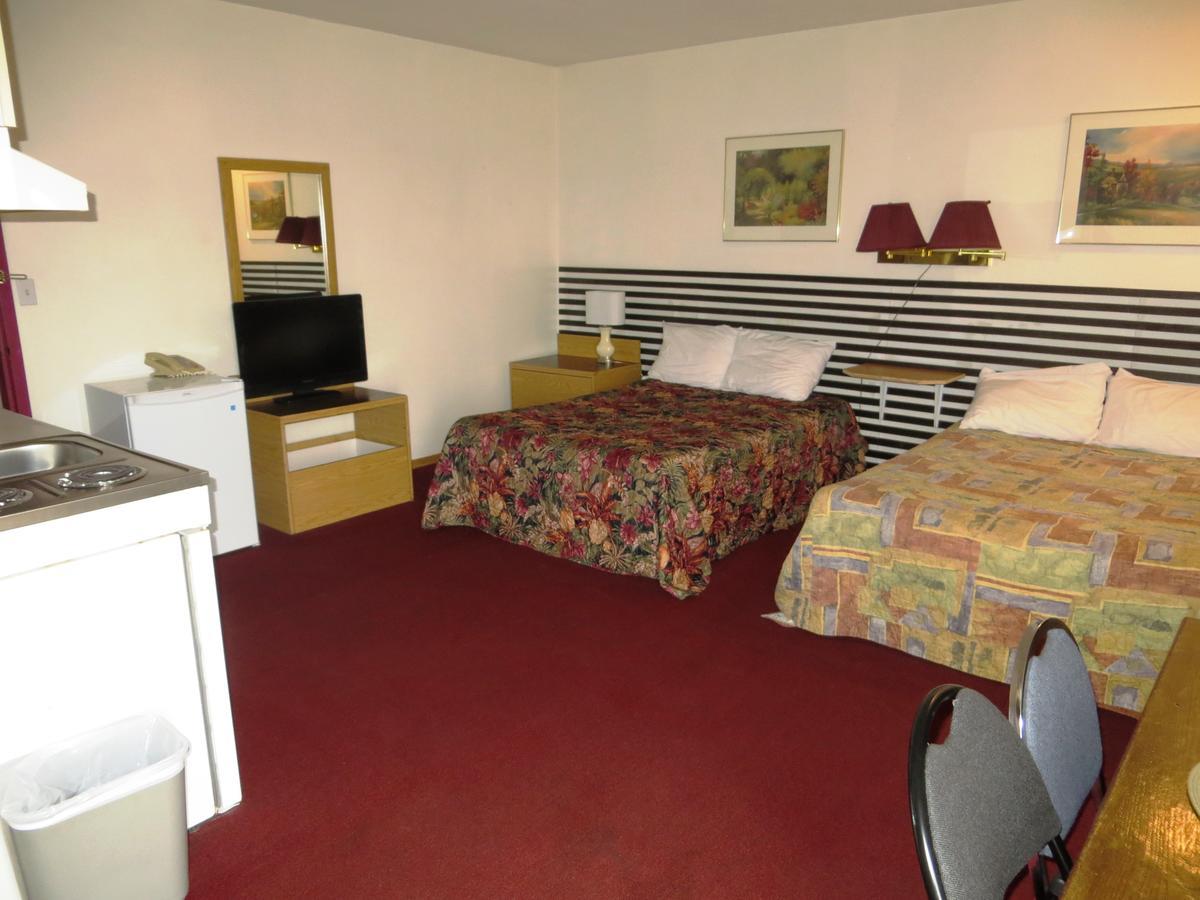 Macklin Motor Inn Екстер'єр фото