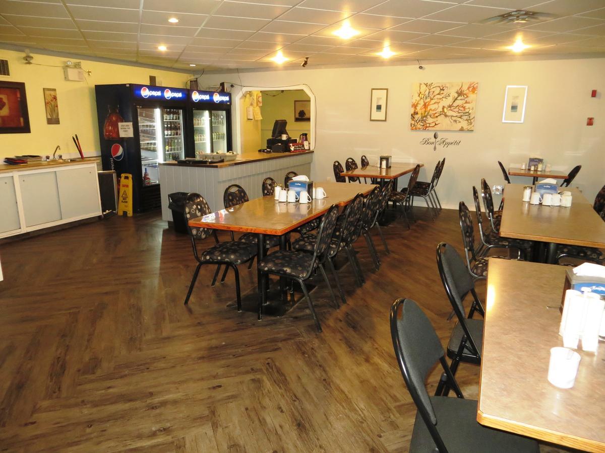 Macklin Motor Inn Екстер'єр фото