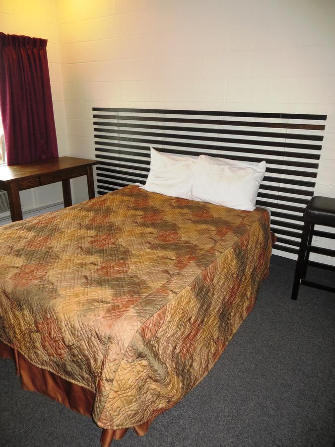 Macklin Motor Inn Екстер'єр фото