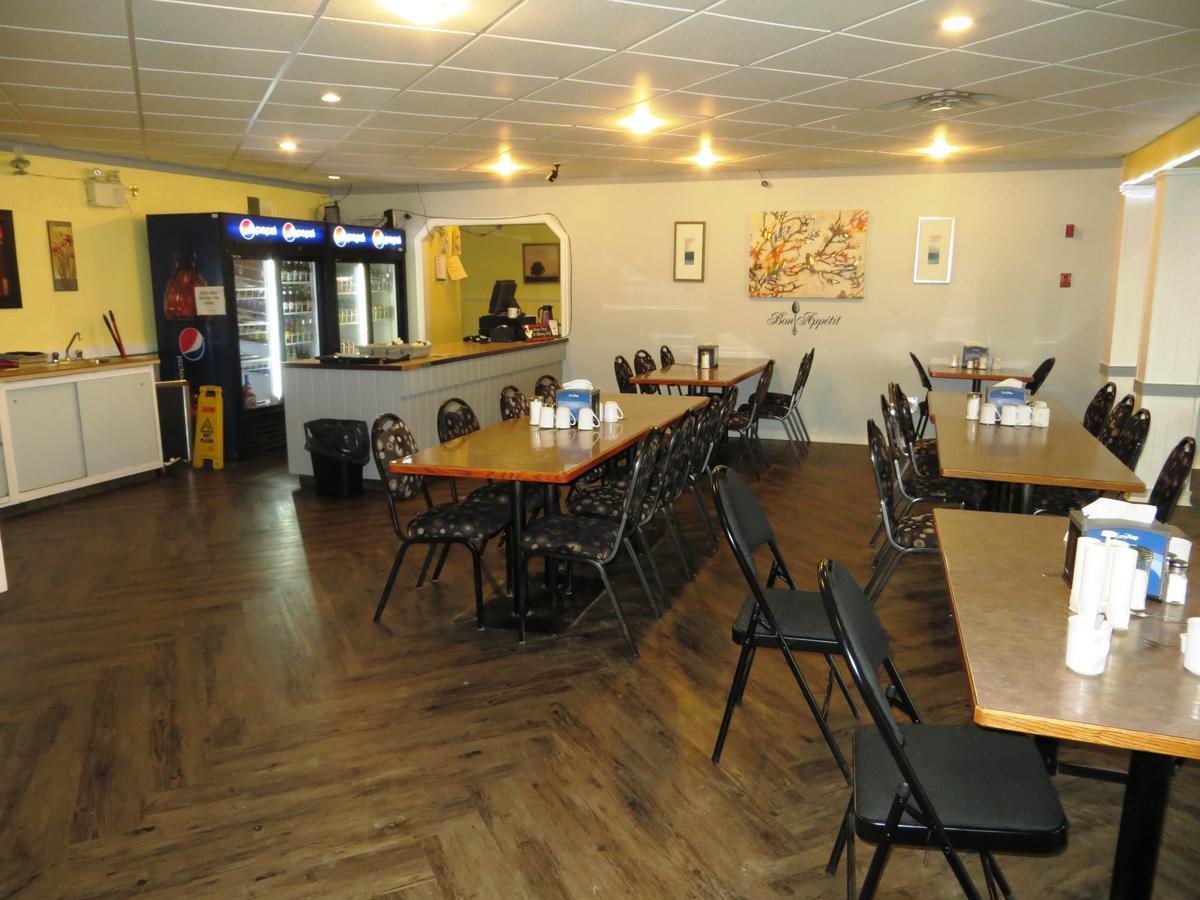 Macklin Motor Inn Екстер'єр фото