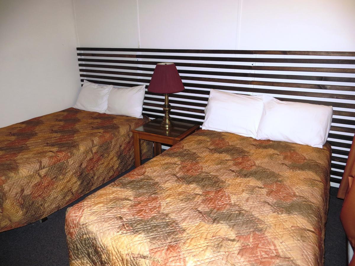 Macklin Motor Inn Екстер'єр фото