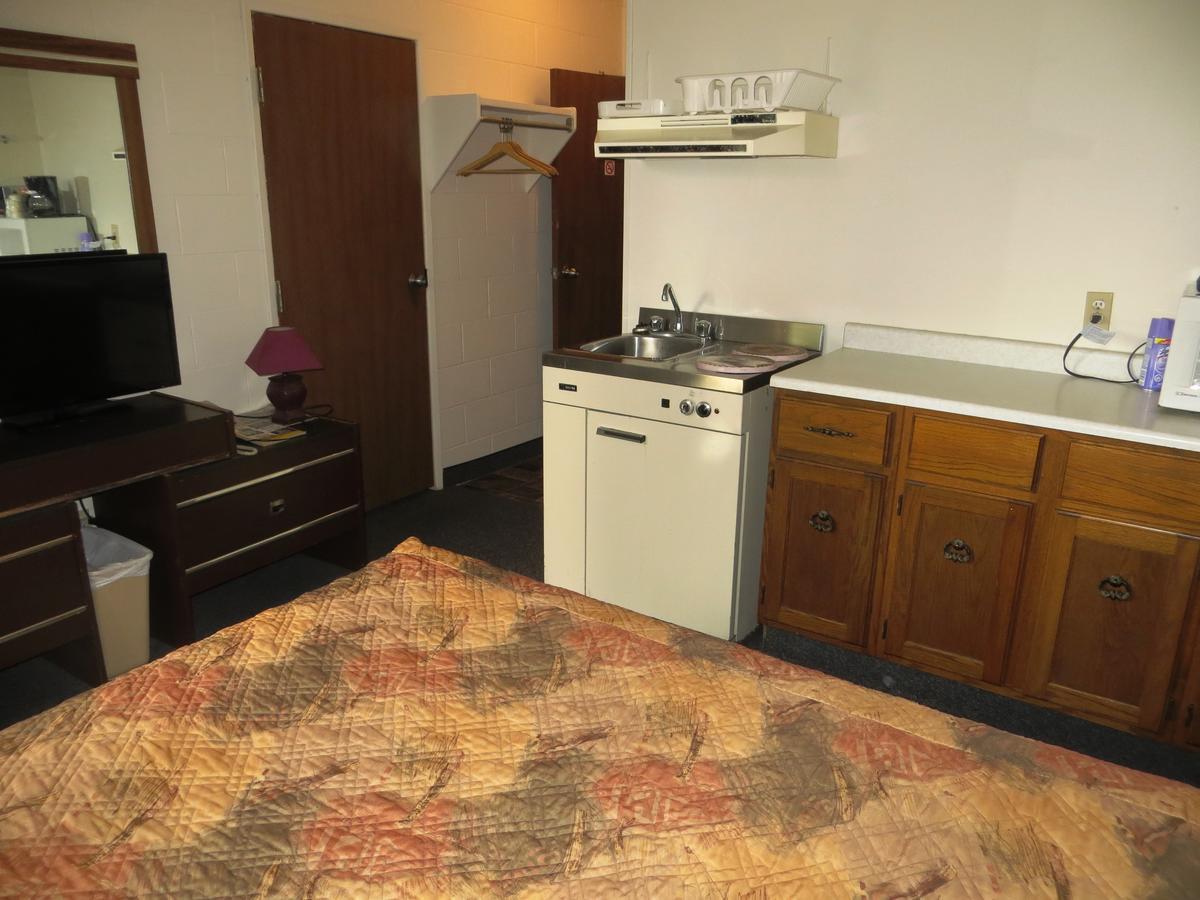 Macklin Motor Inn Екстер'єр фото