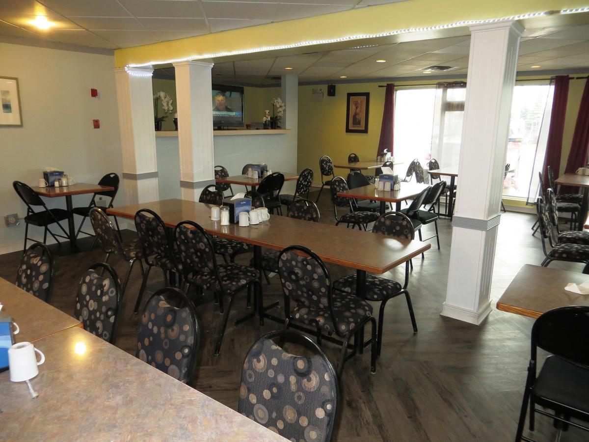 Macklin Motor Inn Екстер'єр фото