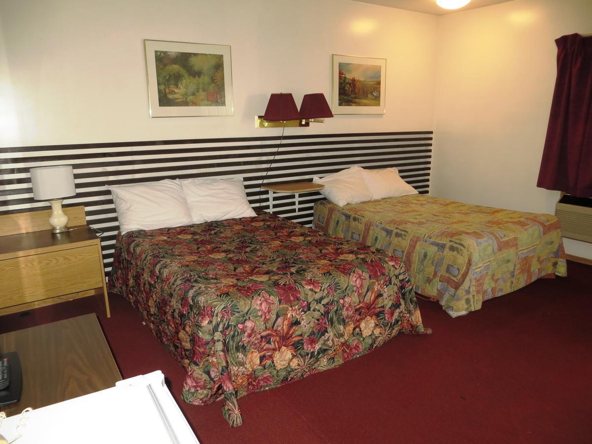 Macklin Motor Inn Екстер'єр фото